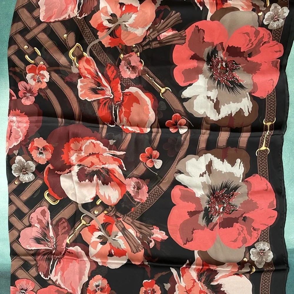 Authentic Gucci Floral Silk Scarf NWT 52 x 52 - Picture 3 of 10